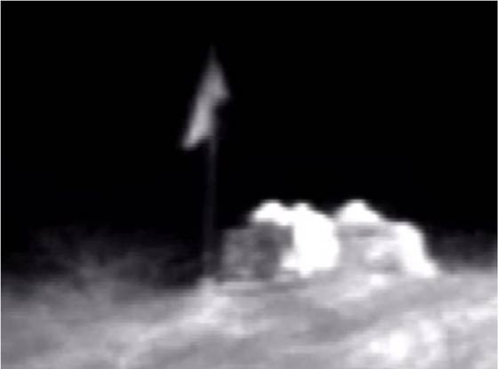 북한군이 2023년 11월 24일 동부전선 비무장지대에 위치한 감시초소(GOP)에서 야간 근무를 서는 모습. 국방부 제공, 연합뉴스