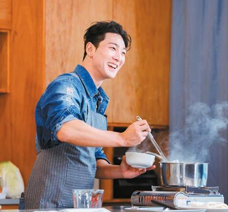 콩을 활용한 요리를 선보이고 있는 백호. 콩에는 이소플라본 성분이 많아 피부 건강에 좋다. 사진 나승보