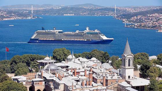 엔데믹 이후 크루즈 여행이 부활했다. 가까운 아시아뿐 아니라 유럽과 중동, 남미까지 크루즈 여행의 인기가 확대하는 분위기다. 사진 하나투어