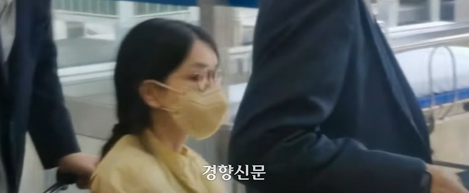 우울증 등으로 서울아산병원에 입원했던 윤석열 전 대통령 부인 김건희 여사가 27일 퇴원했다. YTN뉴스 캡처