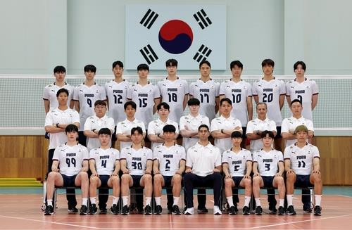 단체 사진을 촬영한 한국 남자배구 국가대표팀 / 대한배구협회 제공