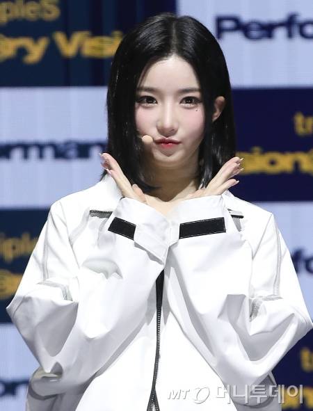 (서울=뉴스1) 권현진 기자 = 그룹 트리플에스 VV의 김유연이 23일 오후 서울 광진구 예스24 라이브홀에서 열린 앨범 'Performante' 발매 기념 쇼케이스에서 포즈를 취하고 있다. 2024.10.23/뉴스1  Copyright (C) 뉴스1. All rights reserved. 무단 전재 및 재배포,  AI학습 이용 금지. /사진=(서울=뉴스1) 권현진 기자