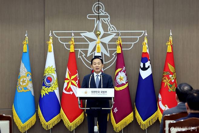 이두희 신임 국방부 차관이 27일 서울 용산구 국방부 청사에서 열린 취임식에서 인사말을 하고 있다. / 사진=국방일보