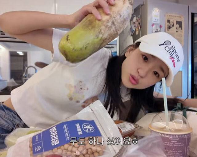 손연재가 백화점 식품관에서 장 본 것들을 소개했다. / 유튜브 '손연재' 캡처