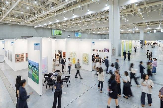 2025 화랑미술제 in 수원이 수원컨벤션센터(SCC)에서 26일 개막 29일까지 열린다. *재판매 및 DB 금지