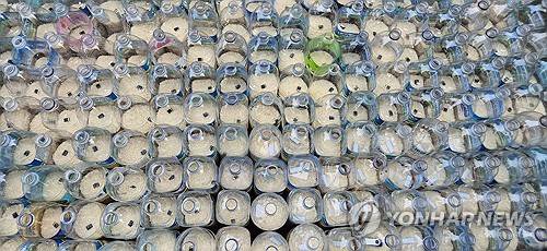 쌀이 든 페트병 기사와 직접적인 관련이 없는 자료사진 [큰샘 제공]