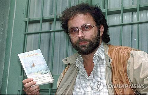 클라르크 올로프손 생전 사진 1991년 가을 자신의 저서 출간 기념 행사에 참석한 모습 [TT뉴스에이전시/AFP=연합뉴스]