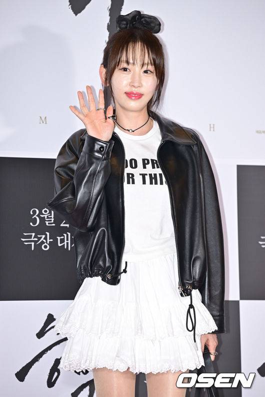 [OSEN=조은정 기자]19일 오후 서울 용산구 한강대로 CGV 용산아이파크몰에서 영화 '승부' VIP 시사회 포토월 행사가 열렸다.영화 '승부'는 대한민국 최고의 바둑 레전드 조훈현(이병헌 분)이 제자와의 대결에서 패한 후 타고난 승부사 기질로 다시 한번 정상에 도전하는 이야기를 그린다.배우 강예원이 포즈를 취하고 있다. 2025.03.19 /cej@osen.co.kr