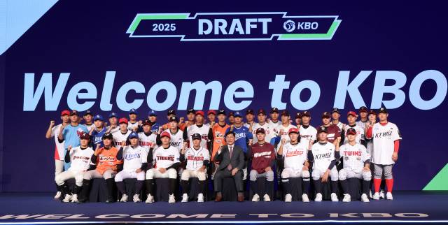 ‘2025 KBO 신인 드래프트’에서 프로팀에 지명된 신인 선수들.뉴스1