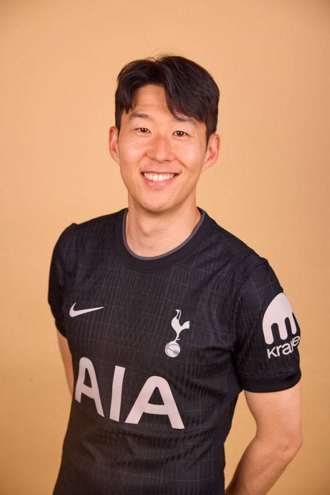 ▲ 아시아 투어까지 손흥민의 스타성을 활용하려는 토트넘이지만 확고하게 판매 불가 사인을 내리지 않아 생기는 문제다. 손흥민은 토트넘을 위해 10년을 헌신했다. 2015년부터 토트넘 유니폼을 입고 에이스 역할을 해내며 팀의 중심을 자처했다. ⓒ 토트넘 홋스퍼