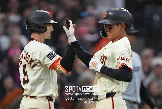 ▲ 이정후(오른쪽).