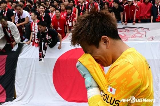 패배 후 아쉬워하는 니시카와 슈사쿠 우라와 레즈 골키퍼. /AFPBBNews=뉴스1