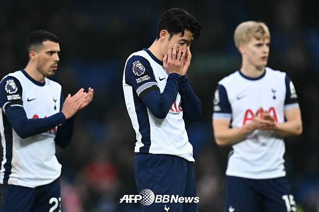 토트넘 주장 손흥민(가운데). /AFPBBNews=뉴스1