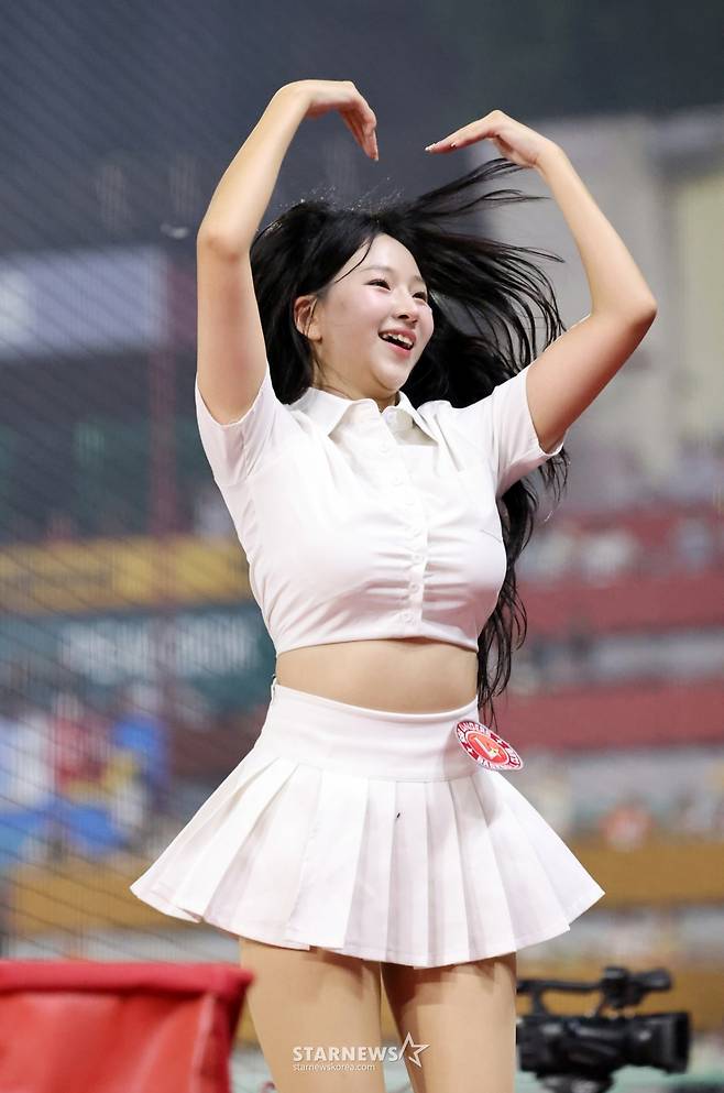 [★한번에 쓱]땀에 흠뻑 '베이비페이스' 드러낸 SSG 이연진