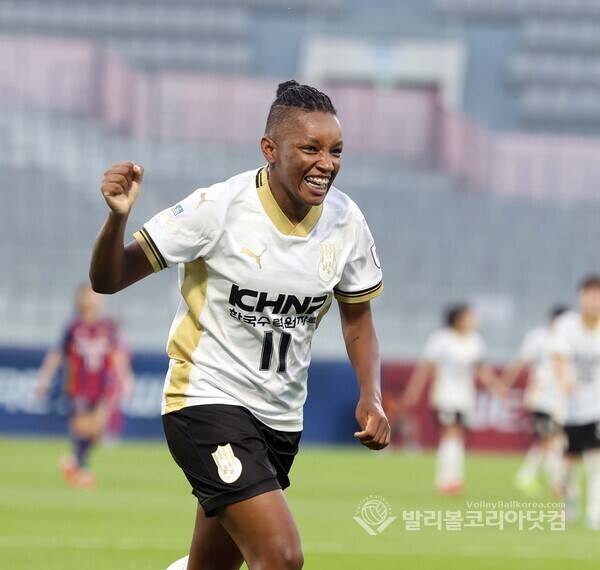 경주한수원 펠레 골 성공 환호 모습.