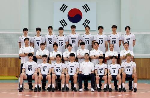 단체 사진을 촬영한 한국 남자배구 국가대표팀  [대한배구협회 제공. 재판매 및 DB 금지]