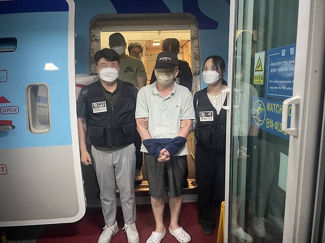 18년만에 필리핀서 강제 송환된 은행 횡령사범 [경찰청 제공. 재판매 및 DB 금지]