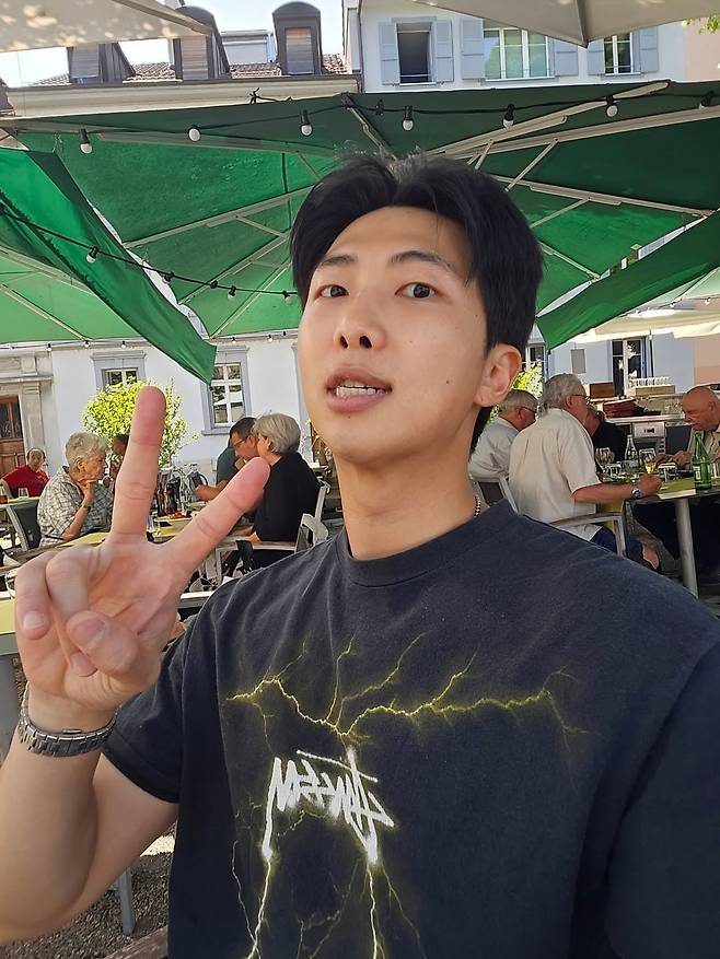 사진 = RM 인스타그램