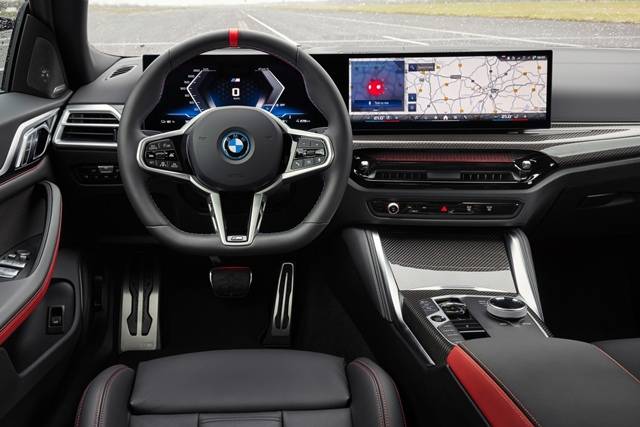 BMW코리아는 올해 5월까지 누적 2373대의 전기차를 판매했으며 2024년 한 해에만 6353대를 기록하며 프리미엄 전기차 시장에서 1위를 차지했다. 뉴 i4 M50 xDrive 내장. /BMW코리아