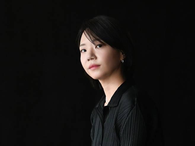 16일 서울 연희동에서 만난 소설가 강화길./ 고운호 기자