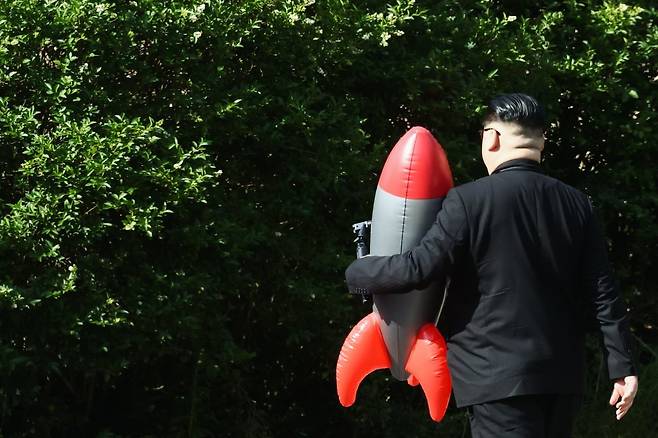 북한 황해북도 평산 우라늄정련공장에서 방류된 폐수가 예성강을 따라 서해로 흘러들었을 가능성이 위성사진 분석을 통해 제기됐다. 침전지 내부 슬러지 면적은 2006년 1.9ha에서 2024년 16.6ha로 약 8.7배 급증했으며, 녹조 확산과 침출수 유출 흔적도 포착됐다. (사진=게티이미지코리아)