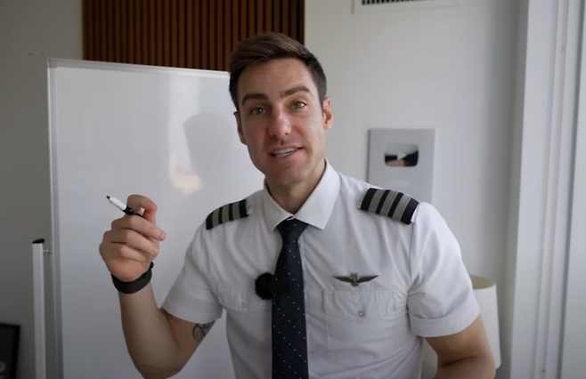 미국 아메리카항공 부기장 게럿 웨이. 〈사진=유튜브〉