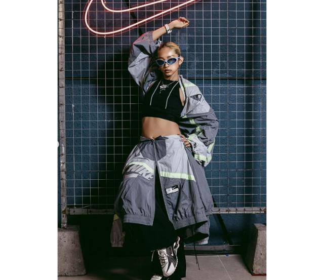 댄서 쿄카가 Y2K 스타일의 아이콘으로 등극했다. 쿄카 SNS