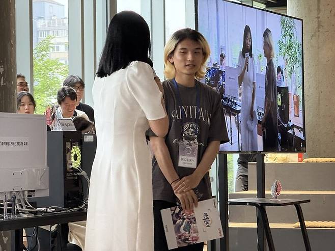 ▲ "중고거래 하지 않으실꺼죠?" / "소장하겠습니다"