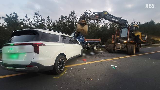 지난해 12월 3일 서귀포시 남원읍 하례리의 한 도로에서 발생한 교통사고 현장