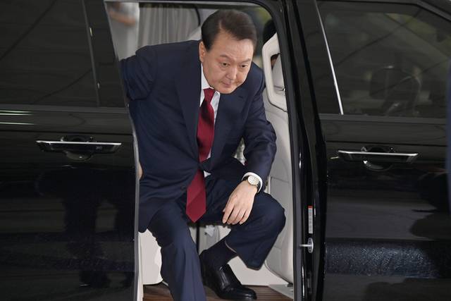 ▲ 윤석열 전 대통령이 28일 피의자 신분으로 내란특검 조사를 받기 위해 서울 서초구 서울고검 청사로 출석하고 있다. 2025.6.28 [공동취재]
