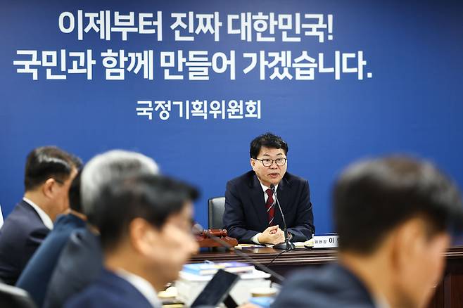 국정기획위원회 이한주 위원장이 16일 서울 종로구 정부서울청사 창성동 별관에서 열린 국정기획위원회 제1차 전체회의에서 모두발언 하고 있다    25.06.16  이승환기자