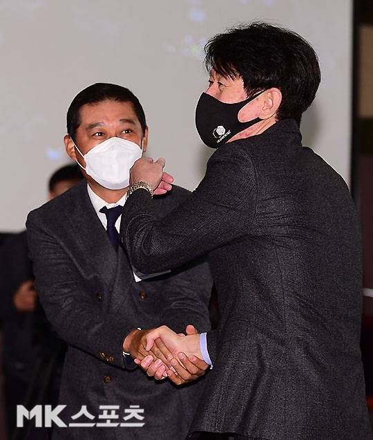 이종범 코치(왼쪽)와 이강철 감독. 사진=김영구 기자