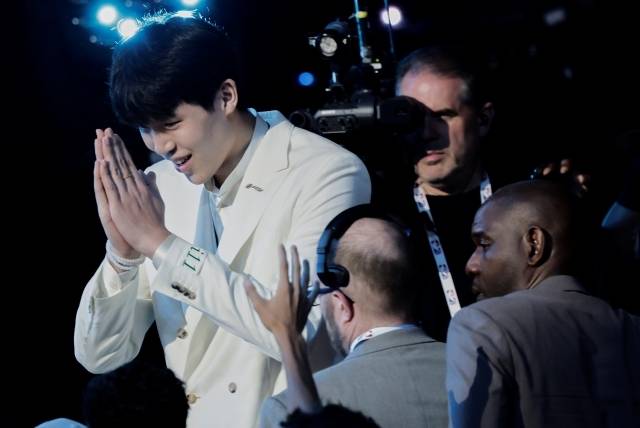 ‘블레이저스 엣지’는 “양한센은 유쾌한 성격, 공감 가는 답변으로 포틀랜드 언론에 긍정적인 인상을 남겼다. 이러한 매력은 드래프트 당일, 관중석 상단에서 무대까지 감격에 찬 발걸음을 옮기던 그의 모습에서도 찾아볼 수 있다”며 호평했다. 사진=AP=연합뉴스