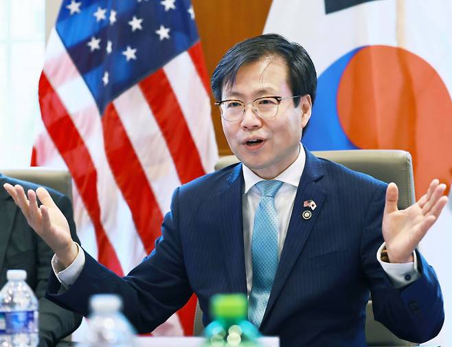 사진은 27일(현지시각) 미국 워싱턴 D.C. 미국상공회의소 회의실에서 열린 미국 상공회의소 라운드테이블에 참석해 인사말을 하는 여한구 산업통상자원부 통상교섭본부장. /사진=뉴시스(산업통상자원부 제공)