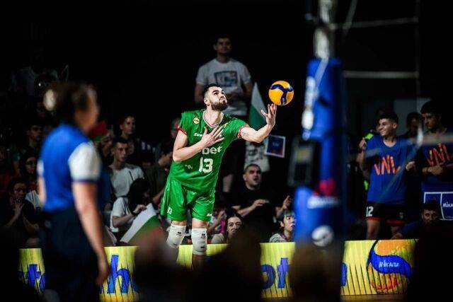 슬로베니아전에서 서브를 구사하는 디미트로프./FIVB