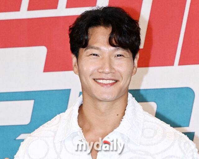 김종국의 한 달 카드값이 90만 원이라 밝힌 사실이 재조명되고 있다. / 마이데일리 DB