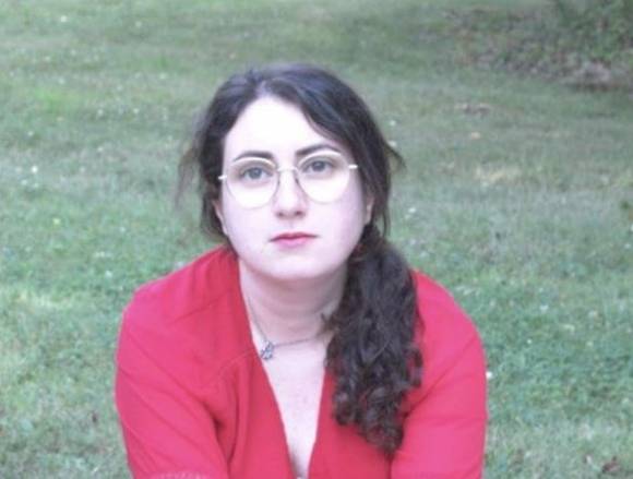 샤리스 제루니안이 자신의 투병 경험을 다크 코미디로 만든 영화 ‘낫씽 솔리드’의 한 장면