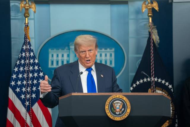 도널드 트럼프 미국 대통령이 27일(현지 시간) 워싱턴DC 백악관에서 열린 기자회견에서 발언하고 있다. 그는 7월9일 상호관셰 유예 기한을 연장할지를 묻는 질문에 “연장할 수도, 단축할 수도 있다”고 말했다.