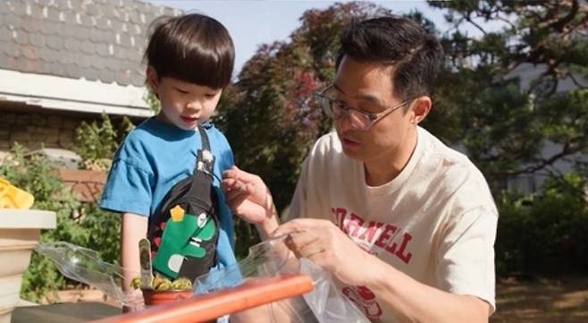 KBS2 ‘살림하는 남자들 시즌2’ 에 출연한 지누션의 지누와 아들