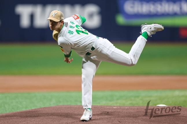 정현우가 역투를 펼치고 있다. /사진=키움 히어로즈 제공