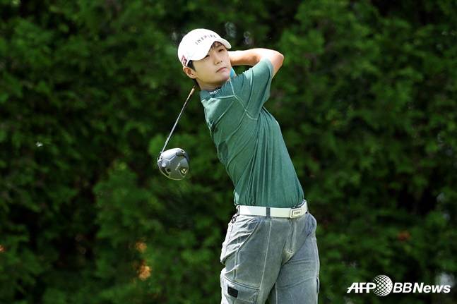 박성현이 티샷을 날리고 타구를 바라보고 있다. /AFPBBNews=뉴스1