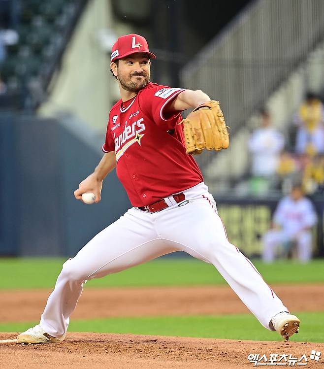 2일 오후 서울 잠실야구장에서 열린 '2025 신한 SOL Bank KBO리그' SSG 랜더스와 LG 트윈스의 경기, 1회말 SSG 선발투수 앤더슨이 역투하고 있다. 엑스포츠뉴스DB