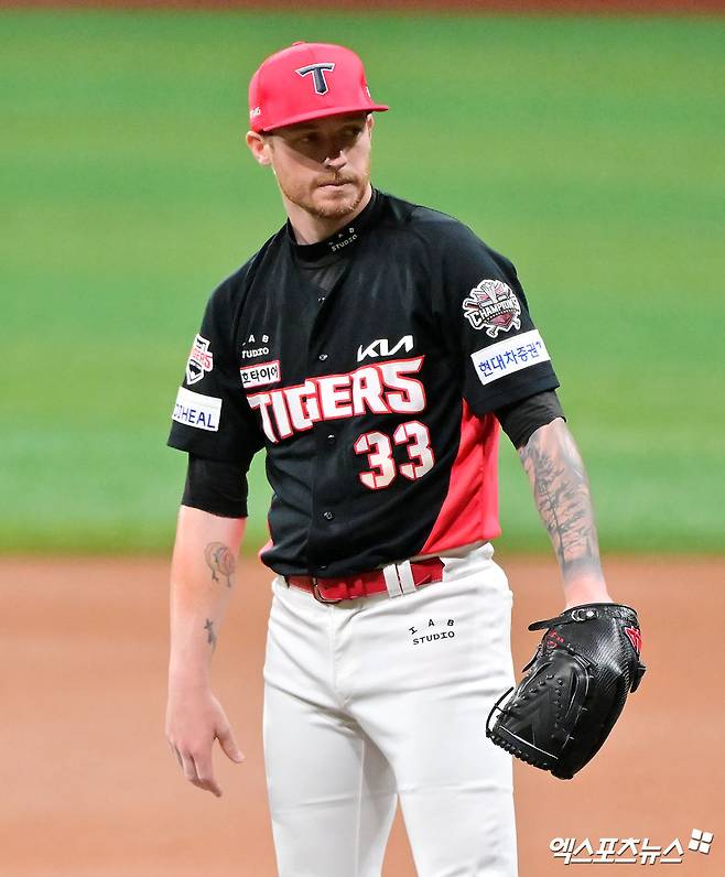 25일 오후 서울 구로구 고척스카이돔에서 열린 '2025 신한 SOL Bank KBO리그' KIA 타이거즈와 키움 히어로즈의 경기, 1회말 KIA 선발투수 올러가 공을 힘차게 던지고 있다. 엑스포츠뉴스 DB