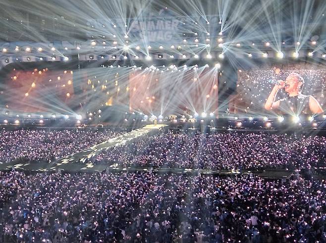 싸이 '흠뻑쇼' 공연사진 (인천=연합뉴스) 가수 싸이의 여름 콘서트 '싸이 흠뻑쇼-서머 스웨그 2025'가 인천 아시아드주경기장에서 열리고 있다. 2025.6.28 photo@yna.co.kr