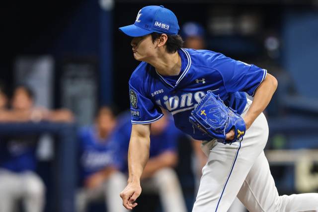 삼성 라이온즈의 육선엽이 29일 서울 고척스카이돔에서 열린 키움 히어로즈와의 경기에 등판해 투구하고 있다. 삼성 제공