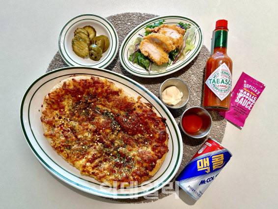 현대그린푸드가 단체급식 사업장에서 제공하는 고피자 ‘그레이트 미트 치즈피자’ 메뉴 사진 (사진=현대그린푸드)