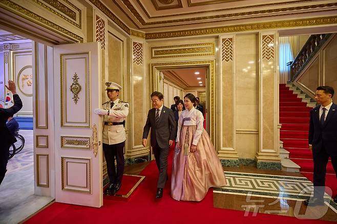 이재명 대통령과 부인 김혜경 여사가 지난 27일 청와대 영빈관에서 열린 '호국보훈의 달, 대통령의 초대' 행사에 참석하고 있다. (이재명 대통령 SNS. 재판매 및 DB 금지) 2025.6.28/뉴스1 ⓒ News1 이재명 기자