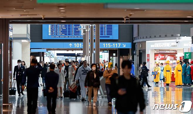 사진은 20일 오전 인천국제공항 탑승동에 위치한 면세점의 모습. (공동취재) 2023.3.20/뉴스1 ⓒ News1 장수영 기자