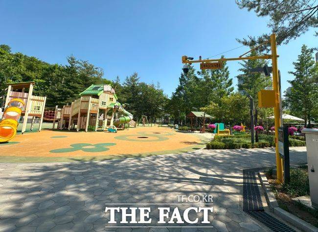 과천시가 과천중앙공원과 에어드리공원에 CCTV를 신규 설치했다. 사진은 에어드리공원에 설치한 CCTV./과천시