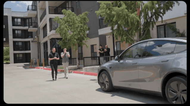 자율주행으로 배송된 테슬라 Y (사진=테슬라 X)